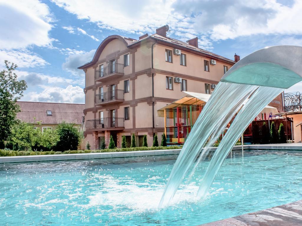 Hotel Kilikiya Užhorod Esterno foto