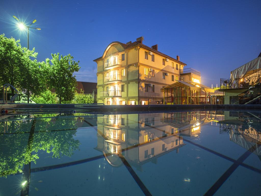 Hotel Kilikiya Užhorod Esterno foto