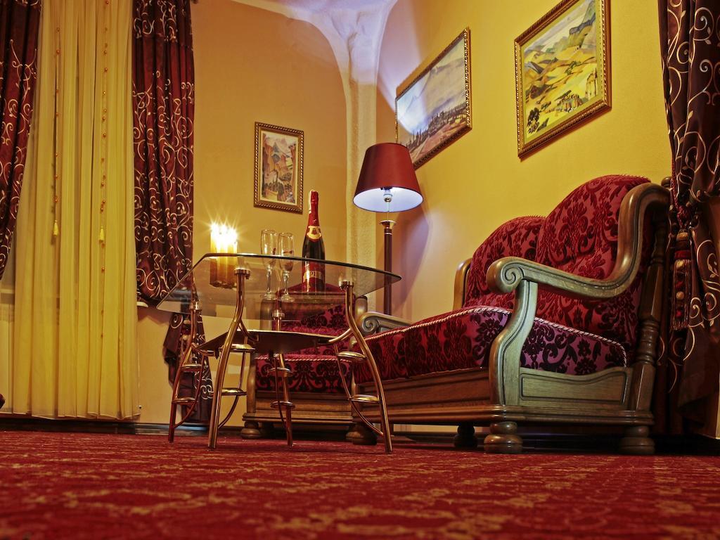 Hotel Kilikiya Užhorod Esterno foto