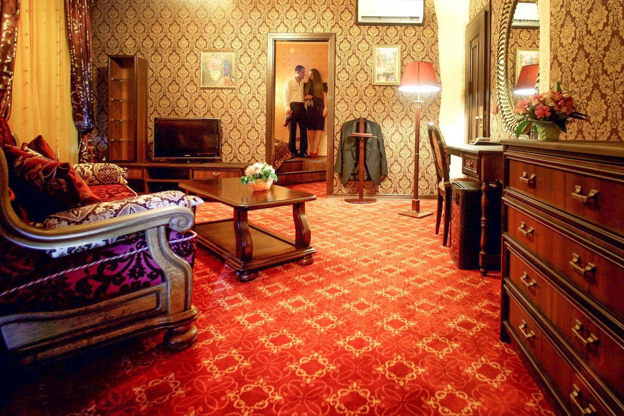 Hotel Kilikiya Užhorod Esterno foto