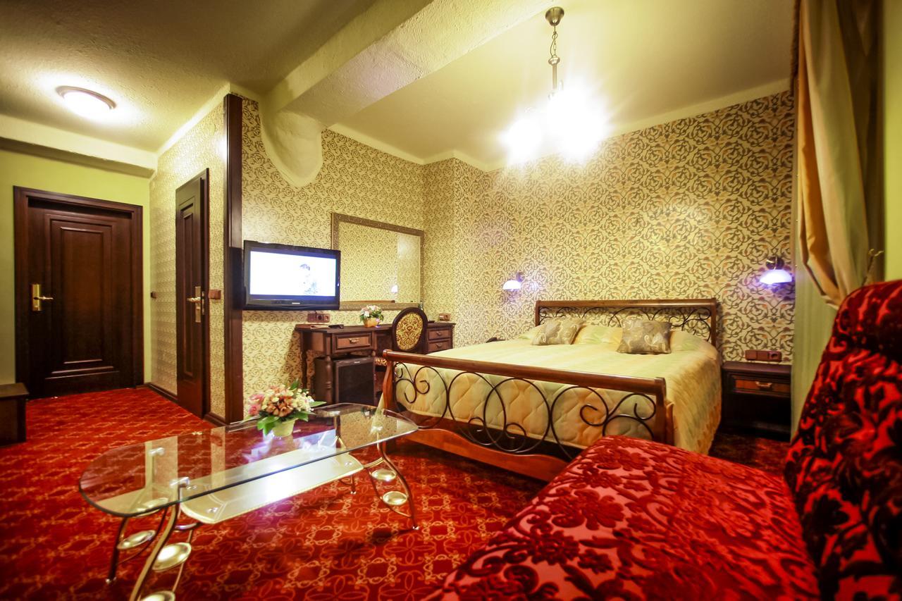 Hotel Kilikiya Užhorod Esterno foto