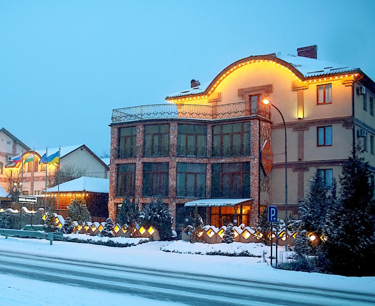 Hotel Kilikiya Užhorod Esterno foto